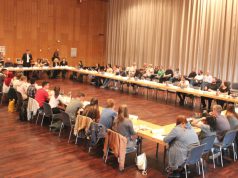 Am Montagabend fand im Theater und Konzerthaus die konstituierende Sitzung des 11. Jugendstadtrates statt. (Foto: © B. Glumm)