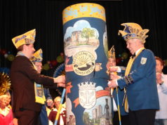 Wegen Corona muss der Solinger Hoppeditz in diesem Jahr in seiner Tonne bleiben. (Archivfoto: © Bastian Glumm)