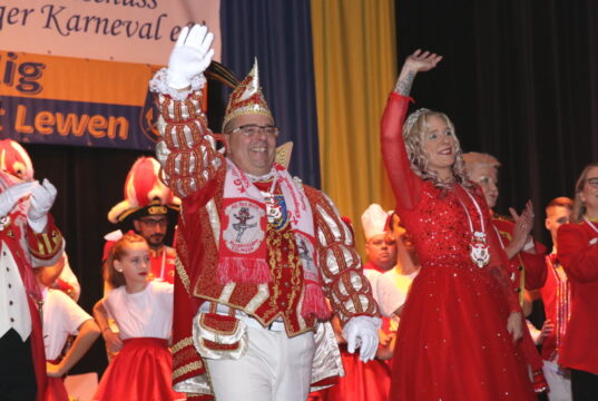 Jacky I. und Markus II. (Jackelien Hawranke und Markus Zwank) sind das Solinger Preinzenpaar der Karnevalssession 2022/2023. (Foto: © Bastian Glumm)