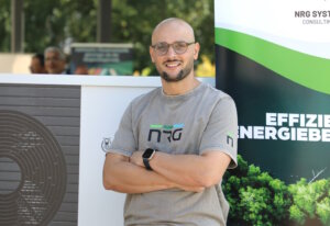 Kastriot Salihu ist Gründer der NRG Heatpumps GmbH in Solingen. (Foto: © Bastian Glumm)
