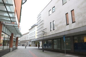 Nur eines der ganz vielen Sorgenkinder in der Solinger Innenstadt ist das leerstehende Kaufhof- und P&C-Gebäudeensemble. (Archivfoto: © Bastian Glumm)