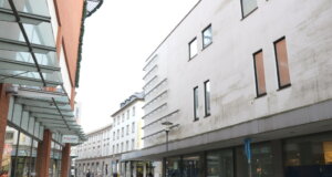 Stadt fördert Reinigung von Fassaden in der Innenstadt Die Stadt Solingen unterstützt Eigentümerinnen und Eigentümer mit Fördermitteln bei der professionellen Reinigung von Fassaden in der Innenstadt. (Archivfoto: © Bastian Glumm)