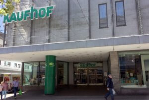 Neue Hiobsbotschaft für die Solinger City: Der Kaufhof gibt seine Filiale an der Hauptstraße auf und wird den Standort Ende März 2019 schließen. (Foto: © Martina Hörle)