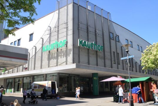 Der Kaufhof gibt seine Filiale an der Hauptstraße auf und wird den Standort Ende März 2019 schließen. (Foto: © Martina Hörle)