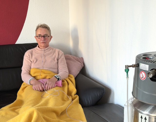 kiltrud-frommann-mutter Die fünffache Mutter Hiltrud Frommann ist aufgrund ihrer Systemischen Sklerose mit Lungenhochdruck auf eine Langzeitsauerstofftherapie angewiesen. Die Atemnot schränkt ihren Alltag stark ein. (Foto: © Oliver Frommann)