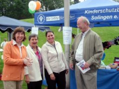 Der Kinderschutzbund Solingen feiert am Samstag sein 40-jähriges Bestehen mit einem bunten Fest auf derm Alten Markt in der City. Die Verantwortlichen freuen sich über zahlreiche Besucherinnen und Besucher. (Foto: © Kinderschutzbund Solingen)