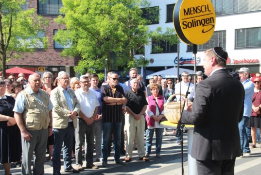 Am morgigen Donnerstag, 27. August, findet um 15 Uhr der 3. Kippa-Tag vor dem Rathaus auf dem Walter-Scheel-Platz statt. (Archivfoto: © Bastian Glumm)