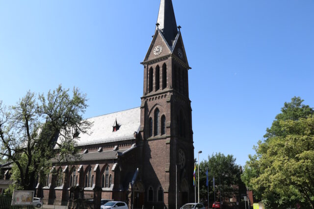 Die Pfarrkirche St. Joseph an der Hackhauser Straße in Ohligs. (Foto: © Bastian Glumm)