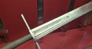 Auf diesem Schwert im Klingenmuseum ist der Schriftzug "Me fecit Solingen" eingraviert. (Foto: © Bastian Glumm)