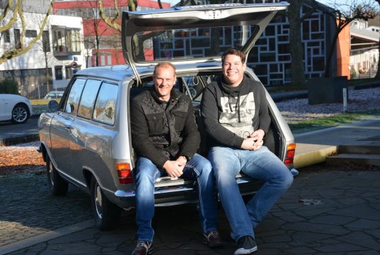 Die Klingenstädter Kadetten Marc Baehr und Lars Berger nehmen mit ihrem Opel Kadett B Caravan an der diesjährigen Charity-Rallye Baltic Sea Circle 2017 teil. Mit ihrer Spendensammlung wollen sie drei Kinderhilfsprojekte unterstützen. (Foto: © Klingenstädter Kadetten)