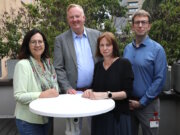 15 Jahre Sozialpädiatrisches Zentrum am Klinikum Solingen: v.li. Martina Zsack-Möllmann (Aufsichtsrat des Klinikums), Prof. Dr. Martin Eversmeyer (Geschäftsführer des Klinikums), Dr. Ruth Klaeren (Leiterin SPZ) und Dr. Sven Propson (Chefarzt Kinderklinik). (Foto: © Bastian Glumm)