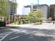 Neu geregelt: Die Zufahrt zur Zentralen Notaufnahme am Klinikum Solingen erfolgt nun über eine separate Linksabbiegerspur an der Gotenstraße, zur besseren Trennung von Rettungs- und Baustellenverkehr. (Foto: © Bastian Glumm)