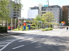 Neu geregelt: Die Zufahrt zur Zentralen Notaufnahme am Klinikum Solingen erfolgt nun über eine separate Linksabbiegerspur an der Gotenstraße, zur besseren Trennung von Rettungs- und Baustellenverkehr. (Foto: © Bastian Glumm)