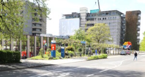 Neu geregelt: Die Zufahrt zur Zentralen Notaufnahme am Klinikum Solingen erfolgt nun über eine separate Linksabbiegerspur an der Gotenstraße, zur besseren Trennung von Rettungs- und Baustellenverkehr. (Foto: © Bastian Glumm)