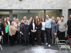 14 neue Pflegefachassistenten feiern ihr Examen an der Solinger Akademie für Gesundheitsberufe. Bewerbungen für den nächsten Kurs ab September sind bereits möglich. (Foto: © Bastian Glumm)