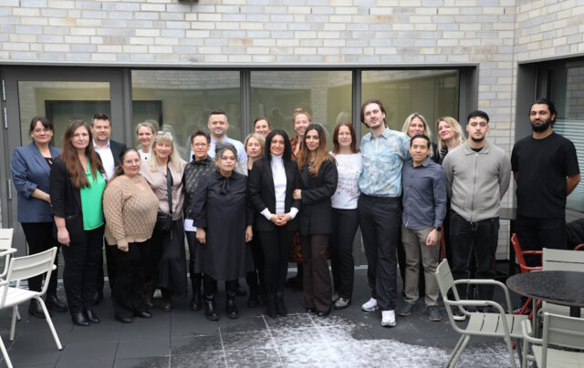 14 neue Pflegefachassistenten feiern ihr Examen an der Solinger Akademie für Gesundheitsberufe. Bewerbungen für den nächsten Kurs ab September sind bereits möglich. (Foto: © Bastian Glumm)