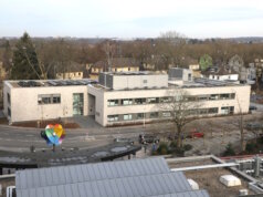 Neubau der Akademie für Gesundheitsberufe an der Gotenstraße: Der neue Standort gegenüber dem Klinikum bündelt Ausbildung und Fortbildung für Pflege-, Rettungs- und Assistenzberufe. Rund 13 Millionen Euro wurden in das Gebäude investiert. (Foto: © Bastian Glumm)