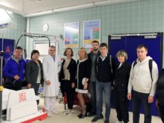 Gäste aus Russland, Weißrussland und Kasachstan im Schockraum des Städtischen Klinikums (Foto: © Karin Morawietz)