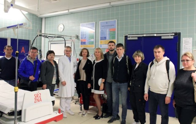 Gäste aus Russland, Weißrussland und Kasachstan im Schockraum des Städtischen Klinikums (Foto: © Karin Morawietz)