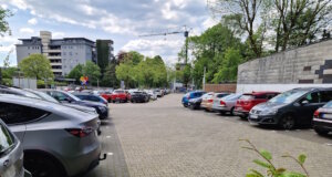 Auf dem ehemaligen Besucherparkplatz des Solinger Klinikums an der Gotenstraße wird die neue Bildungsakademie gebaut. (Foto: © Bastian Glumm)