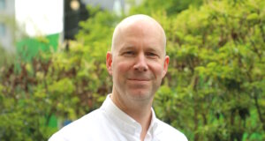 Prof. Dr. Alexander Mathes hat die Leitung der Klinik für Anästhesie, Operative Intensivmedizin, Rettungsmedizin und Palliativmedizin am Städtischen Klinikum Solingen übernommen. (Foto: © Bastian Glumm)
