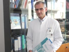 Prof. Dr. med. Sascha Flohé ist Chefarzt der Klinik für Unfallchirurgie, Orthopädie und Handchirurgie im Städtischen Klinikum Solingen. (Foto: © Bastian Glumm)
