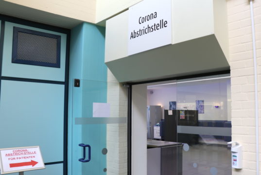 Die Corona-Abstrichstelle für Patienten im Klinikum Solingen. (Foto: © Bastian Glumm)