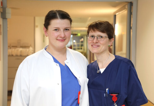 klinikum-draser-wuensche-oberaerztin Dolores Draser (li.) und Sarah Wünsche übernehmen ab Februar neue Oberarztfunktionen in der Medizinischen Klinik III des Klinikums Solingen. (Foto: © Bastian Glumm)