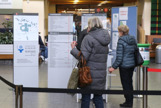 Ab Freitag gilt im Klinikum für alle Besucher und Begleitpersonen wieder die 3-G-Regelung: Genesen, Geimpft, Getestet. (Archivfoto: © Bastian Glumm)