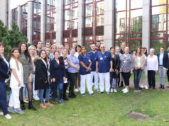 23 Pflegerinnen und Pfleger aus der ganzen Welt, die jetzt erfolgreich ihr Examen ablegten, wurden auf die Stationen und in die Funktionsbereiche des Klinikums entlassen. (Foto: © Bastian Glumm)