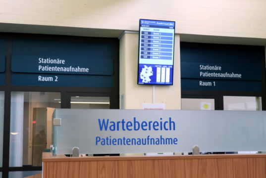 Die Patientenaufnahme im Klinikum Solingen wurde neu gestaltet. (Foto: © Bastian Glumm)