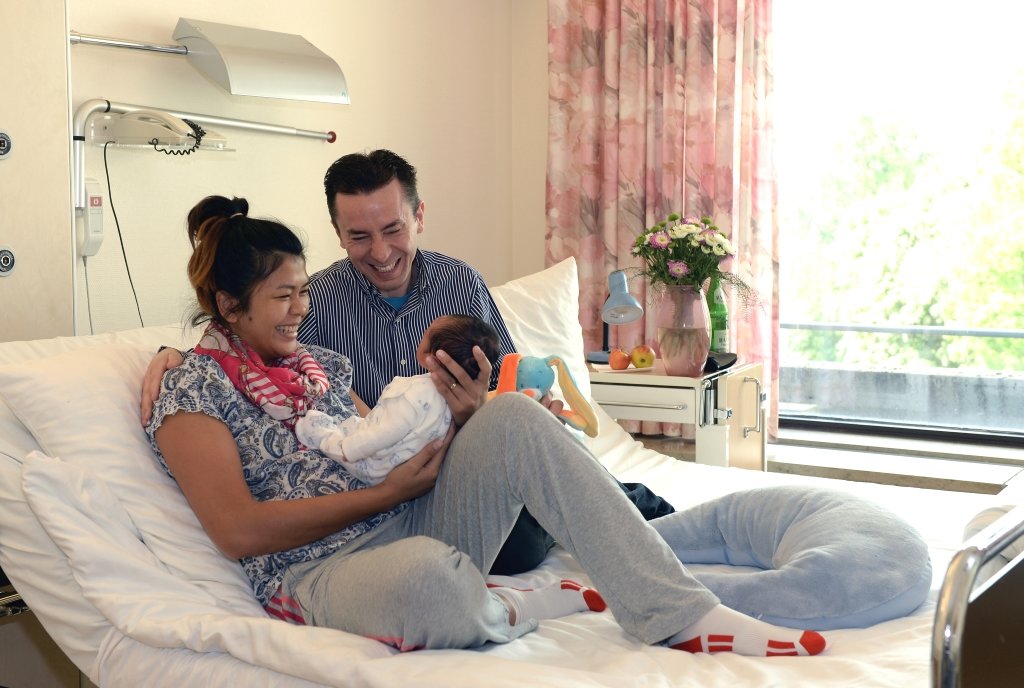 In Zusammenarbeit mit der Hebamme Nathalie Gowik bietet das Klinikum ab kommenden September zwei Geburtsvorbereitungskurse für Paare an, die ein Kind erwarten. (Foto: © Thomas Götz/Klinikum Solingen)