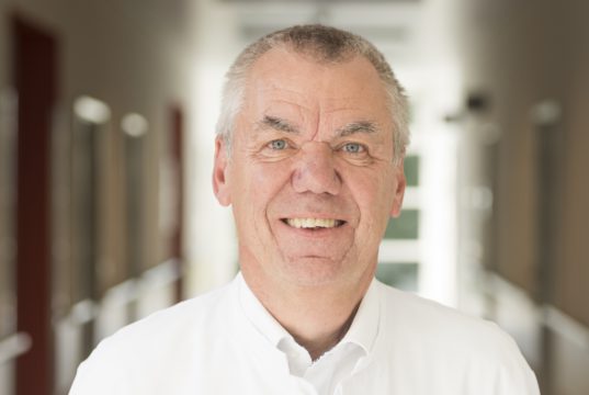 Professor Dr. Peter J. Heering, Chefarzt der Klinik für Nephrologie und Allgemeine Innere Medizin am Städtischen Klinikum Solingen, wird in der aktuellen Focus-Ärzteliste als einer von 80 Deutschlands führenden Bluthochdruckspezialisten empfohlen. (Foto: © S. Kayaalp/Klinikum Solingen)