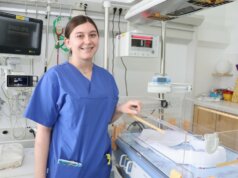 Lara Felix ist ausgebildete Gesundheits- und Kinderkrankenpflegerin und auf der Kinderintensivstation im Solinger Klinikum im Einsatz. (Foto: © Bastian Glumm)