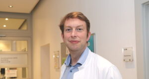 Dr. Sven Propson ist Chefarzt der Kinderklinik im Solinger Klinikum. (Foto: © Bastian Glumm)
