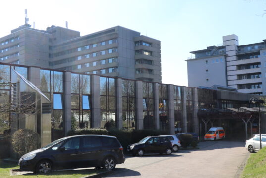 Das Klinikum an der Gotenstraße ist ein Haus der Maiximalversorgung und wird kommunal getragen. (Archivfoto: © Bastian Glumm)