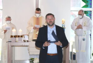 Anlässlich der Übergabe fand in der Klinikum-Kapelle eine Heilige Messe statt. Oberbürgermeister Tim Kurzbach sprach Grußworte. (Foto: © Bastian Glumm)