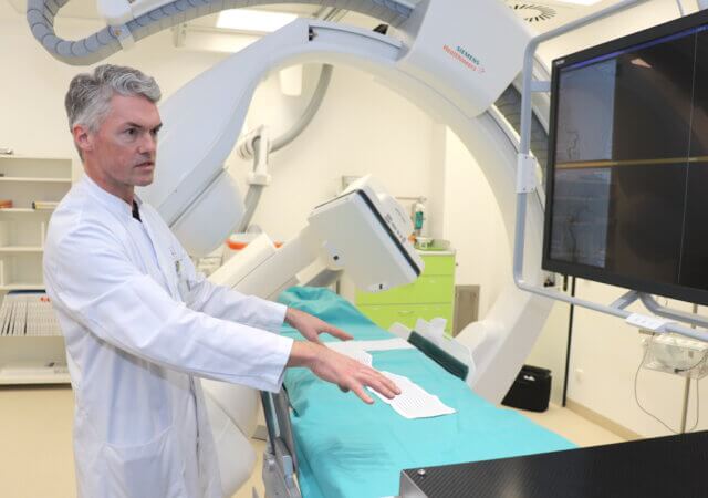 Dr. Hannes Nordmeyer ist Chefarzt der Neuroradiologie im Klinikum Solingen. (Foto: © Bastian Glumm)
