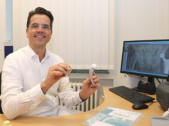 Dr. Oliver Voß ist Oberarzt der Klinik für Unfallchirurgie, Orthopädie und Handchirurgie am Klinikum Solingen und Leiter des Endoprothetikzentrums. (Foto: © Bastian Glumm)