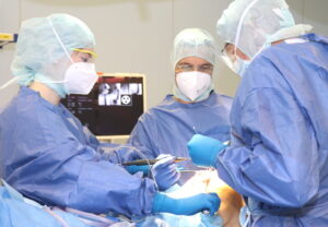 Im Endoprothetikzentrum am Klinikum Solingen werden jährlich über 350 künstliche Hüft-, Knie- und Schultergelenke implantiert und auch entsprechende Wechseloperationen durchgeführt. (Foto: © Bastian Glumm)