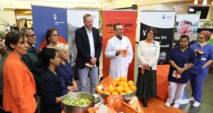 Am gestrigen Orange Day hat das Städtische Klinikum Solingen nachdrücklich Stellung gegen Gewalt bezogen und diverse Aktionen vorgestellt. (Foto: © Bastian Glumm)