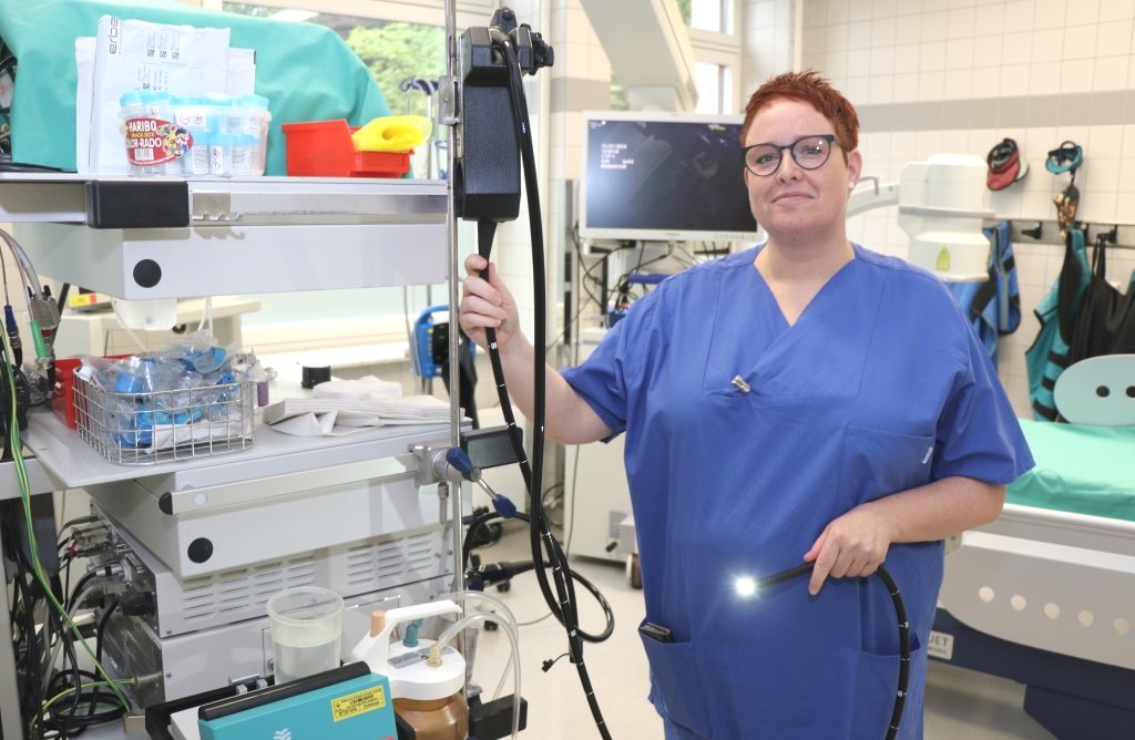 Stefanie Heußen-Sürig (46) arbeitet seit 1996 im Klinikum Solingen, seit 2013 hat sie die pflegerische Leitung der Endsokopie inne. (Foto: © Bastian Glumm)