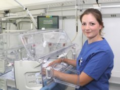 Rosangela Noia begann ihre Ausbildung in der Kinderkrankenpflege vor fünf Jahren im Klinikum Solingen. Heute arbeitet die 23-Jährige auf der Kinderintensivstation. (Foto: © Bastian Glumm)