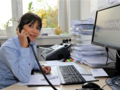 Elif Zorbaz ist nicht nur Krankenschwester und Praxisanleiterin, sondern hat obendrein auch die Weiterbildungen zur Pflegeberaterin und Familiengesundheitspflegerin erfolgreich absolviert. (Foto: © Bastian Glumm)