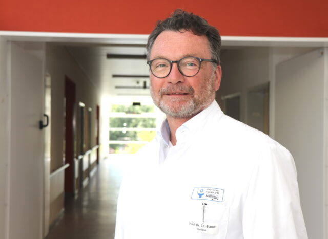 Professor Dr. Thomas Standl ist Chefarzt der Klinik für Anästhesie, Operative Intensiv- und Palliativmedizin am Klinikum und medizinischer Geschäftsführer des Hauses. (Foto: © Bastian Glumm)