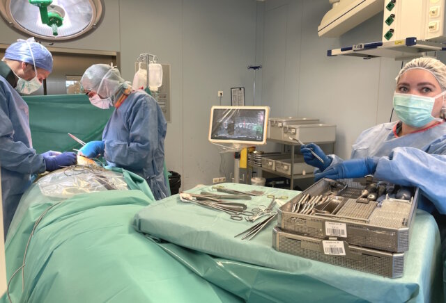 Einsatz der Navigation bei einer Wirbelsäulen-Operation im Zentral-OP des Solinger Klinikums (Foto: © Klinikum Solingen)