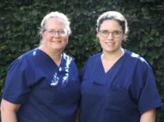 Ehrenamtlich im Einsatz für Kinder in Angola: Charlotte Stehn (li.) und Dr. Svenja Wildfeuer vom Klinikum Solingen. (Foto: © Bastian Glumm)