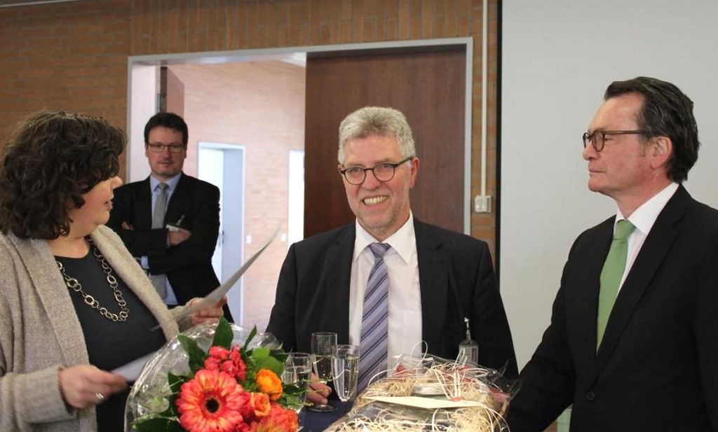 Große Verabschiedung heute im Klinikum: v.li. Geschäftsführerin Barbara Matthies, der ausscheidende Personaldirektor Martin Wahoff und der medizinische Geschäftsführer des Klinikums Prof. Dr. Thomas Standl. (Foto: © Klinikum Solingen)