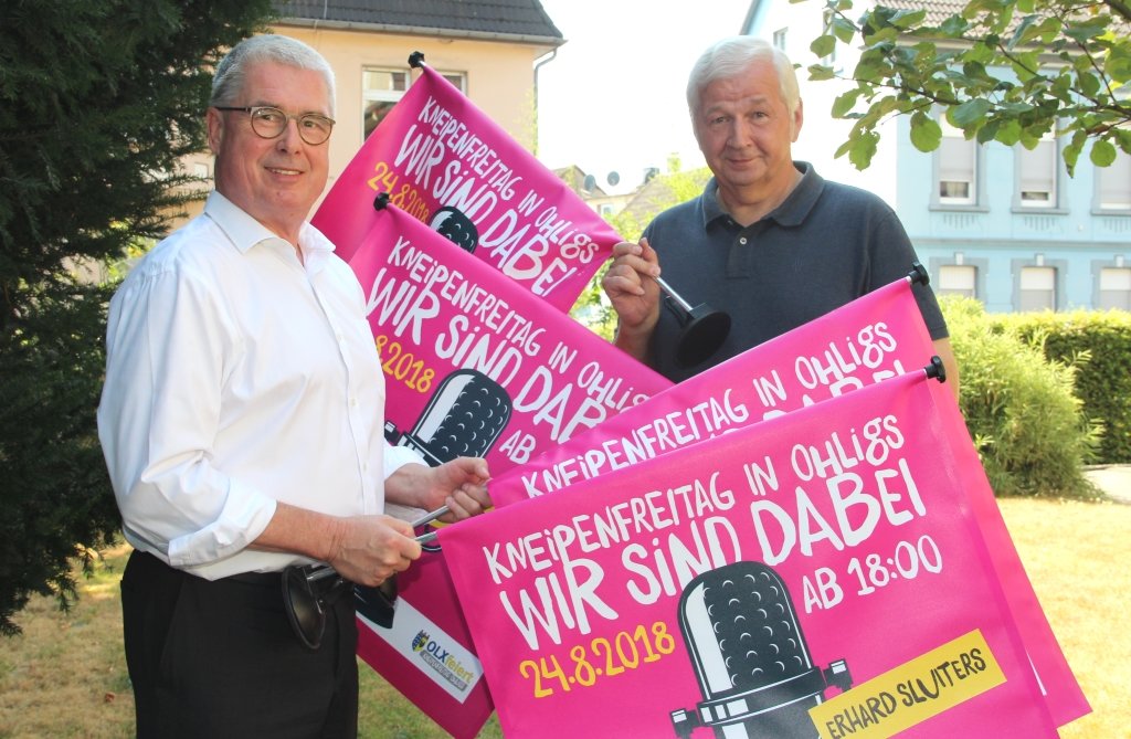 Hans Gerd Frambach (li.) und Joachim Junker von den "Ohligser Jongens" freuen sich auf den diesjährigen Kneipenfreitag, der am 24. August in Ohligs stattfinden wird. (Foto: © Bastian Glumm)