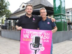 Stefan Plappert (re.) von den Ohligser Jongens freut sich auf den 7. Kneipenfreitag am 16. August. Mit dabei ist auch die MAKU Weinbar am Ohligser Marktplatz. (Foto: © Bastian Glumm)